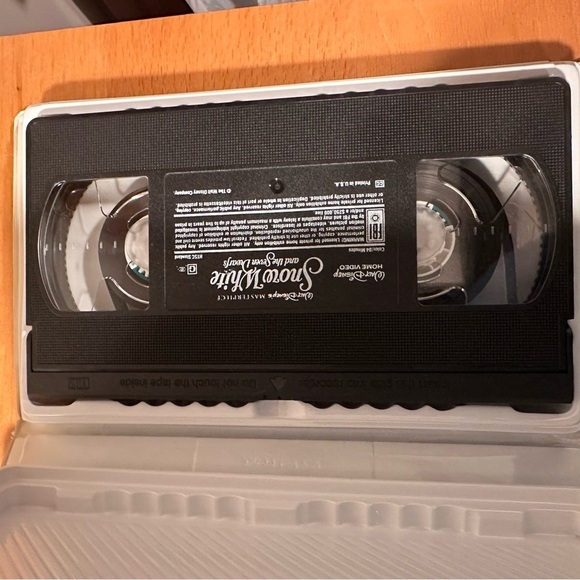 Disney VHS Peter Pan, Snow White & The Seven Dwarves, The Lady & The Tramp EUC - Picture 4 of 5